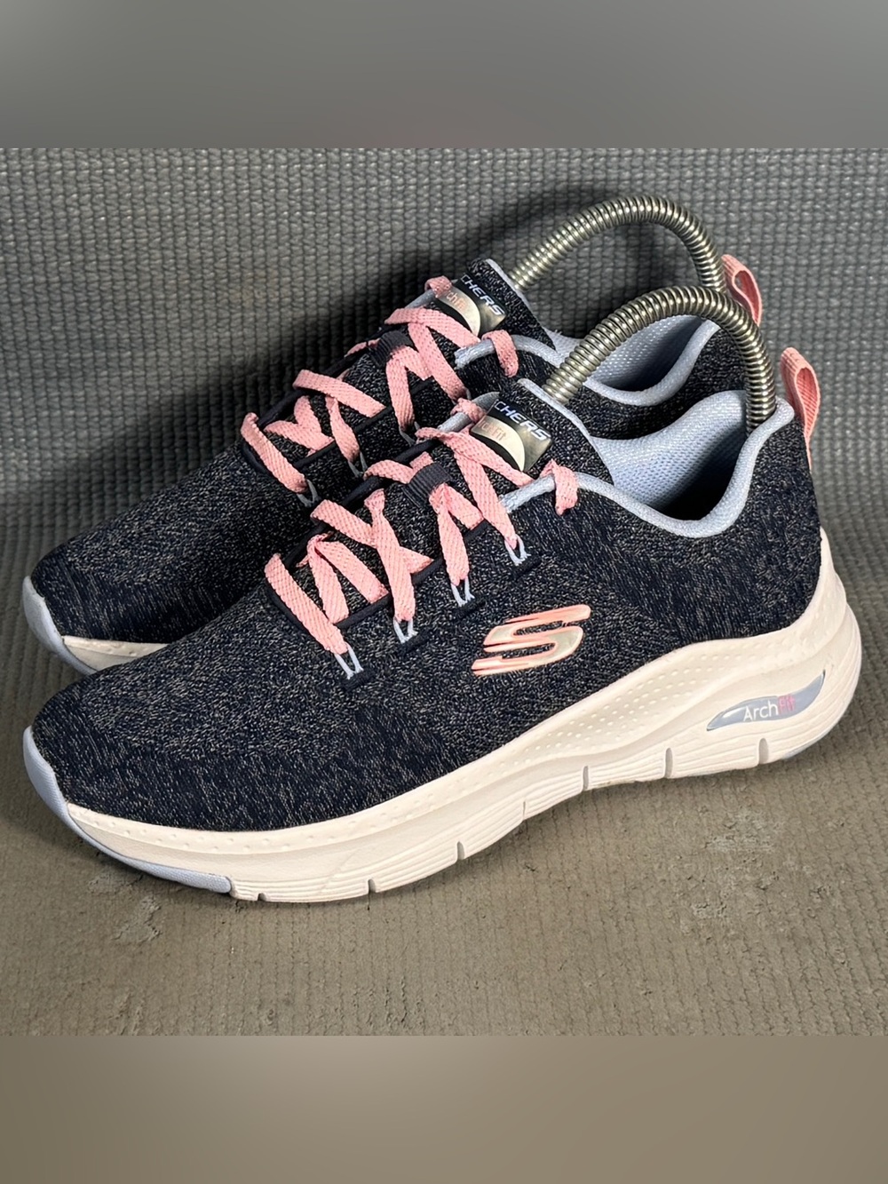 Skechers Women's Arch Fit Comfy Wave Arch Support Shoes Size 6